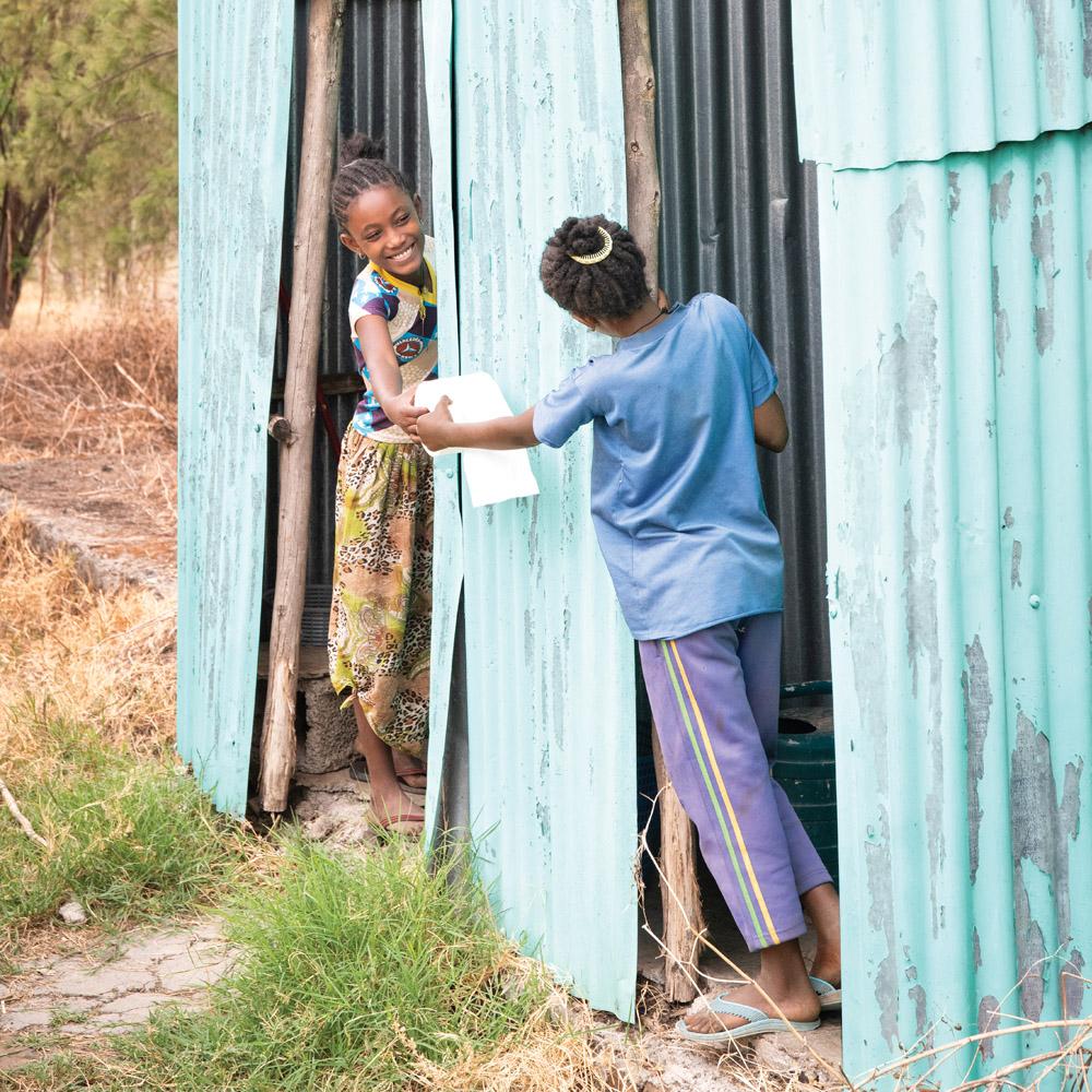 Aider à construire des latrines